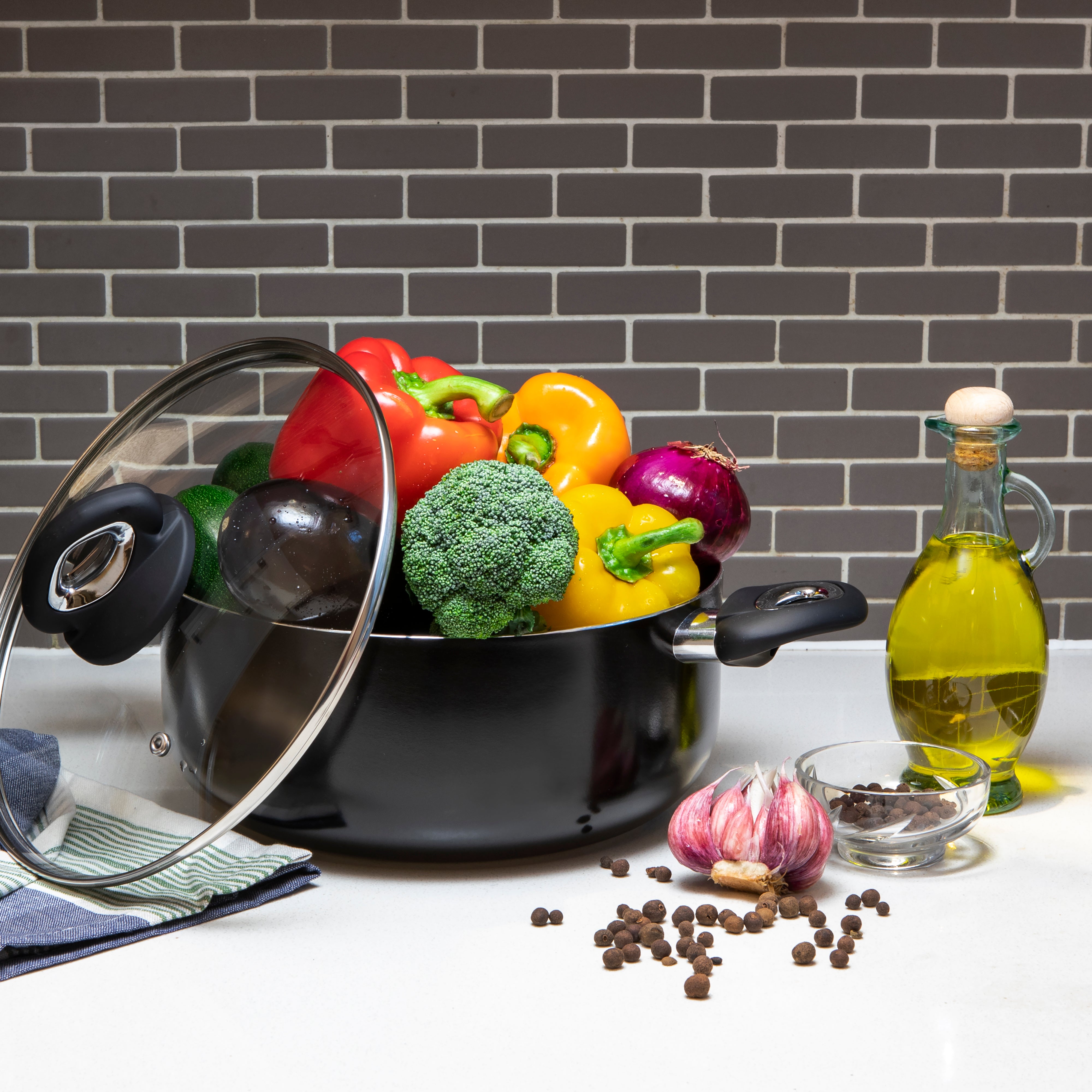 24cm Non-Stick Casserole Pot & Glass Lid